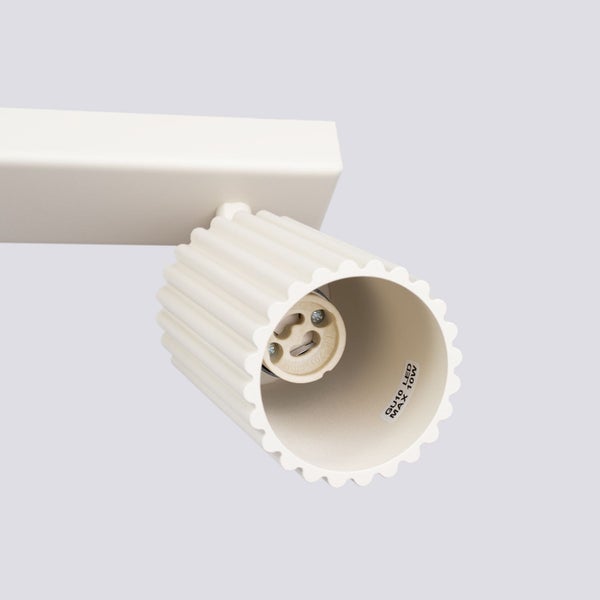 Einzelne weiße Wandleuchte mit GU10 Fassung