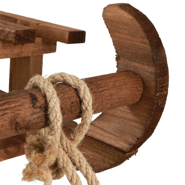Dekoschlitten aus Holz mit Seil