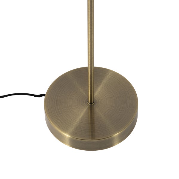 Detailaufnahme vom Fuß einer Stehlampe mit Stromkabel