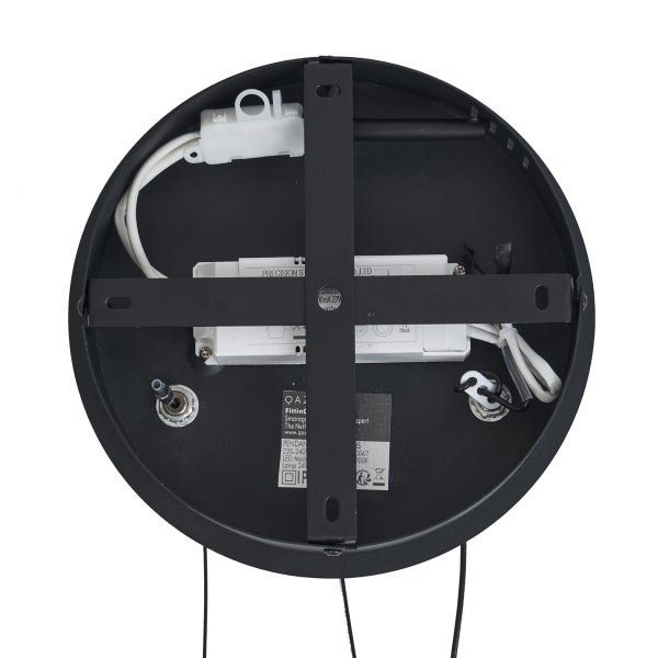 Innenansicht einer runden Deckenleuchte mit Verkabelung und Montagehalterung