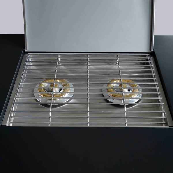 Edelstahl-Gaskochfeld zum Einbauen mit zwei Brennern und geöffnetem Deckel für die Außenküche.