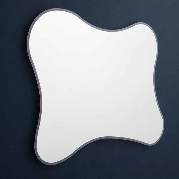 Wandspiegel in unregelmäßiger, welliger Form mit LED Hintergrundbeleuchtung.