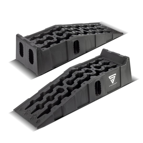 Zwei Reifenrampen aus Kunststoff mit Stahlwerk Logo