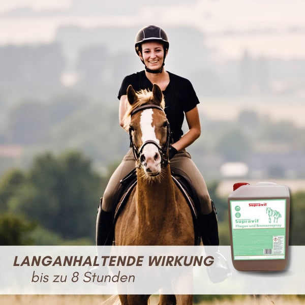 Reiterin auf einem Pferd mit Supravit Fliegen- und Bremsenspray, Text langanhaltende Wirkung bis zu 8 Stunden.