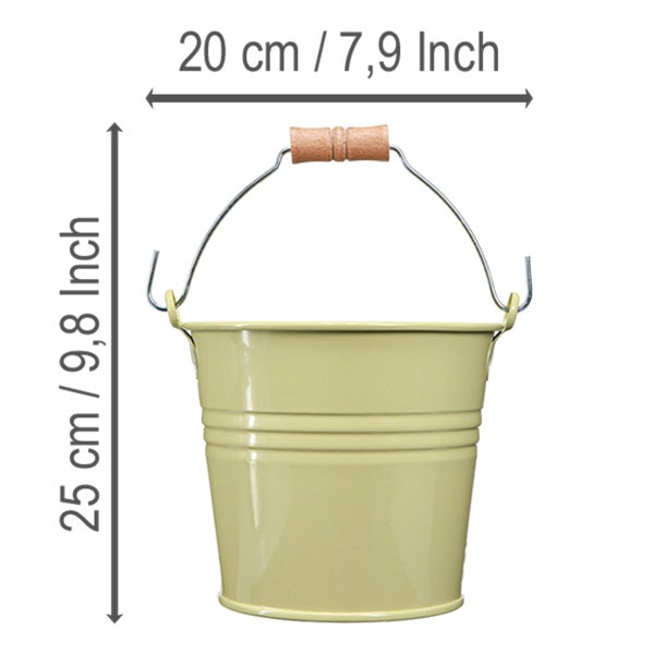 Metall-Eimer mit Holzgriff, Breite 20 Zentimeter, Gesamthöhe 25 Zentimeter.