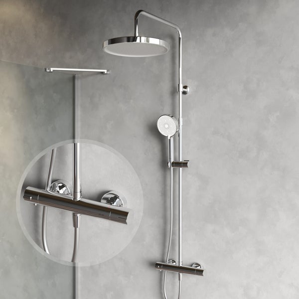 Duschsystem mit Thermostatarmatur, Kopfbrause und Handbrause in moderner Optik für die Wandmontage im Badezimmer.