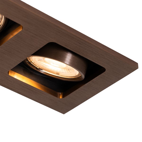 Deckenstrahler aus gebürstetem Metall in brauner Holzoptik mit schwenkbarem Spot.