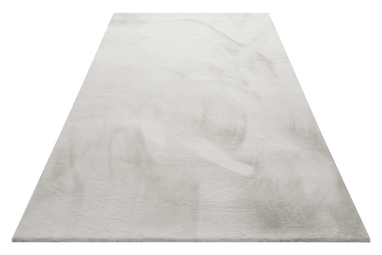 Rechteckiger Hochflor-Teppich in Weiß mit weicher Oberfläche.