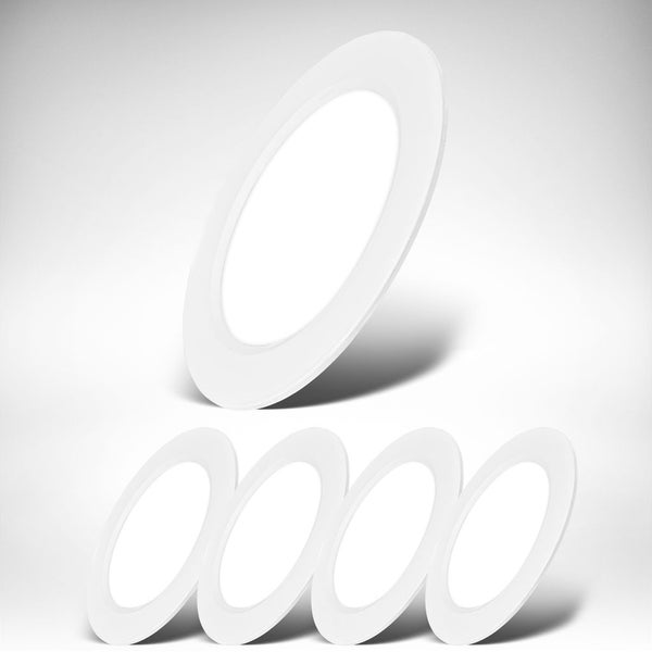 Set aus fünf runden, weißen LED-Einbauleuchten in flacher Bauform.