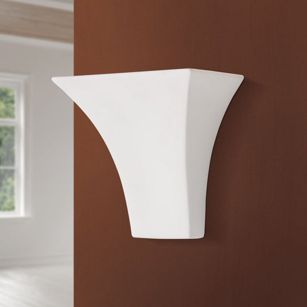 Moderne Wandleuchte aus Gips in geschwungener Form montiert an einer Wand