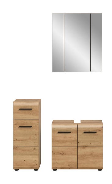 Badezimmermöbel-Set bestehend aus dreitürigem Spiegelschrank, Hochschrank und Waschbeckenunterschrank in Eichenoptik mit schwarzen Griffen.