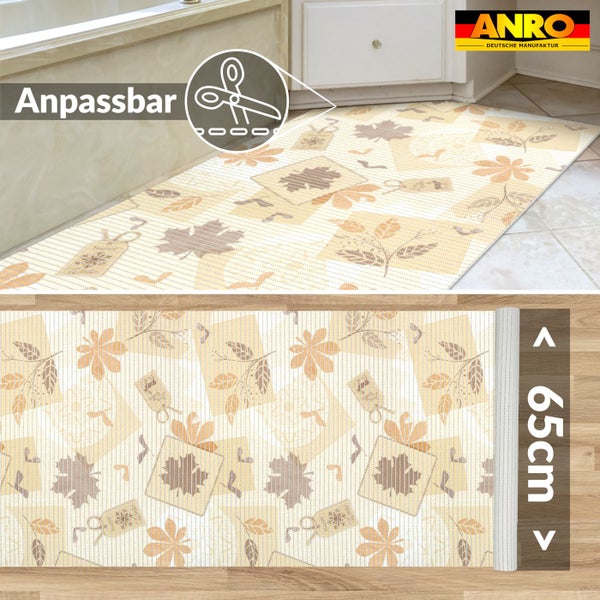 ANRO Logo. Beige gemusterter Bodenläufer mit herbstlichem Blattmotiv im Bad. Der Läufer ist 65 Zentimeter breit und individuell zuschneidbar.