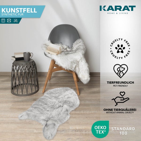 Karat Home & Living Logo, zwei Kunstfelle in Raum mit Stuhl, tierfreundlich, ohne Tierquälerei, OEKO-TEX Standard 100 Zertifizierung.