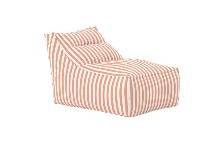 Gestreifter Sitzsack-Lounge-Sessel in Terrakotta und Weiß.