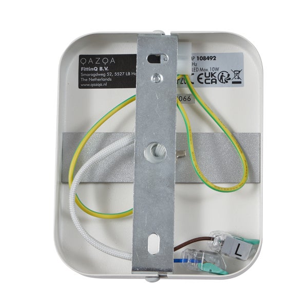 Rückseite einer QAZQA-Wandleuchte mit Verkabelung und Montagehalterung.