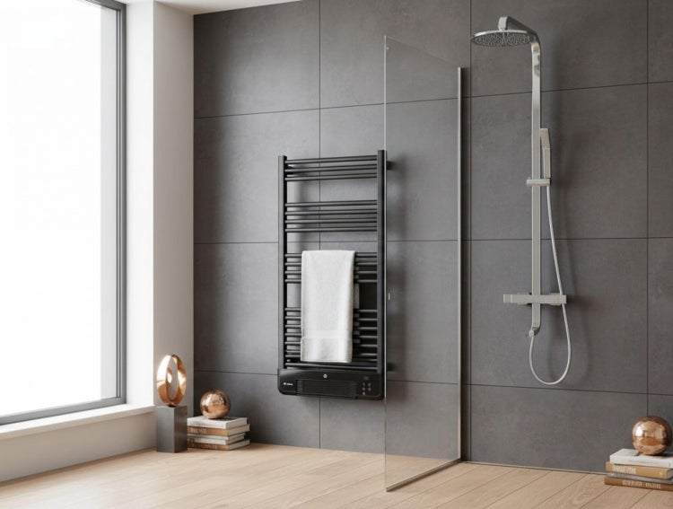 Modernes Badezimmer mit Handtuchwärmer und Dusche