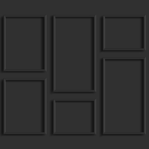 Sechs leere Bilderrahmen an einer Wand