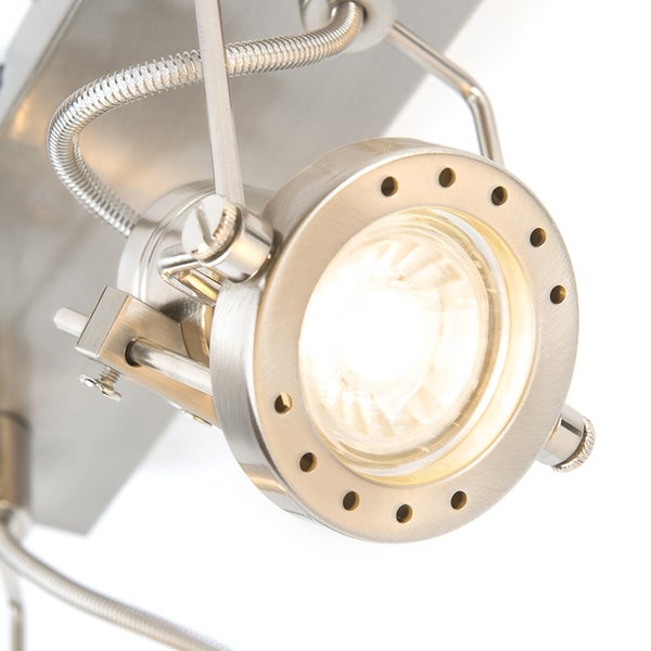 Detailaufnahme einer Deckenleuchte aus Metall mit schwenkbarem Strahler