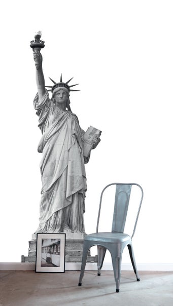 Fototapete mit Freiheitsstatue, Metallstuhl und gerahmtes Bild