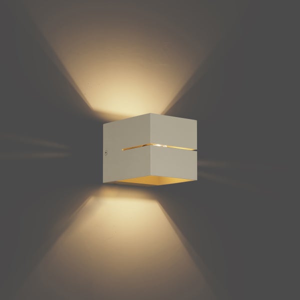 Quadratische Wandleuchte mit Lichteffekt nach oben und unten