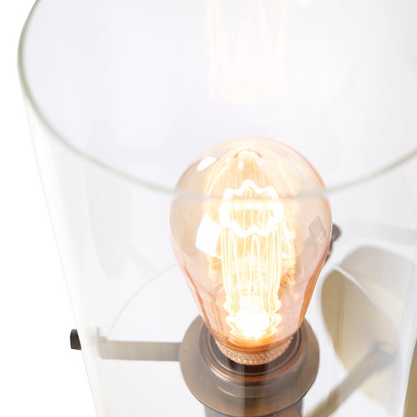 Detailaufnahme einer klaren Glasleuchte mit Glühbirne