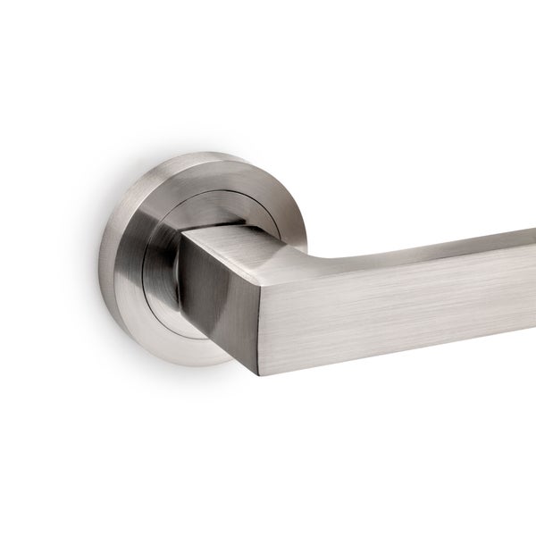 Türdrücker aus Edelstahl mit runder Rosette