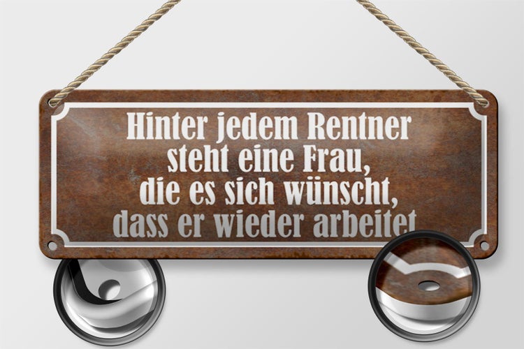 Blechschild Spruch 27x10cm hinter jedem Rentner steht Frau Dekoration