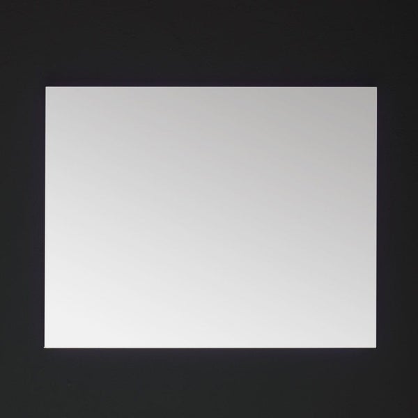 Rechteckiger rahmenloser Wandspiegel in schlichtem Design.