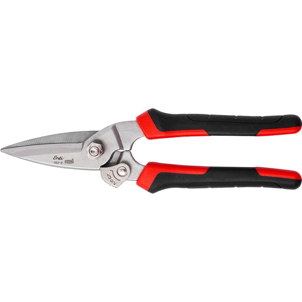 Installationsskizze für eine Badewanne mit Maßen für Wasseranschlüsse (153 Zentimeter), Steckdosen (180 Zentimeter) und die Wanne (140 mal 40 Zentimeter).