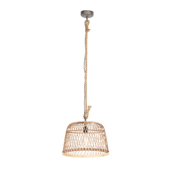 Pendelleuchte mit Lampenschirm aus Rattan und Seilaufhängung