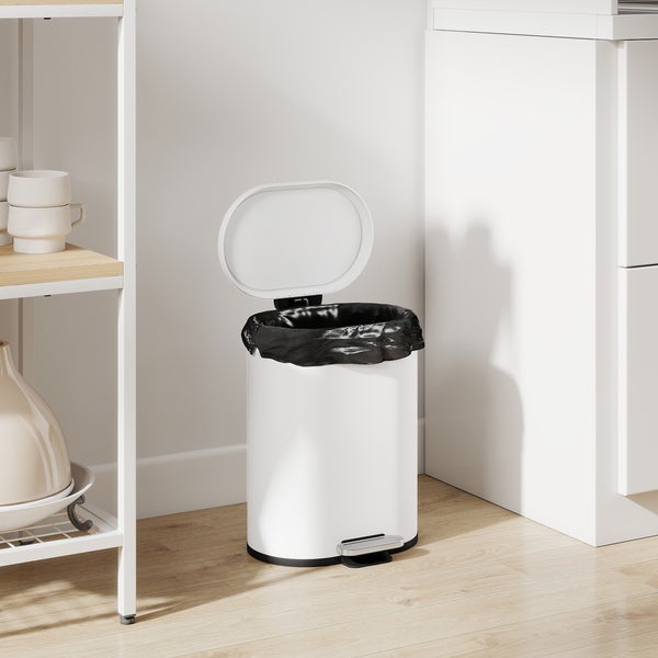 Treteimer aus Metall mit offenem Deckel und Müllbeutel