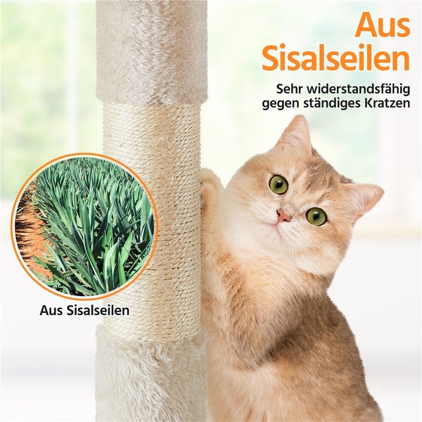Katze an einem Kratzbaum mit Sisalseilen