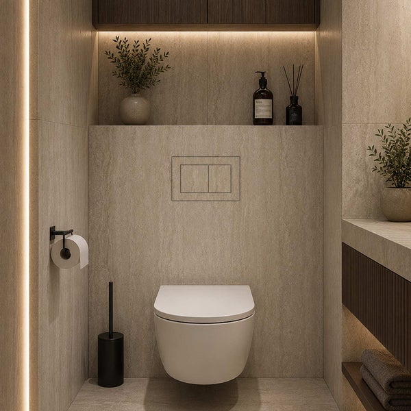 Modernes Badezimmer mit wandhängendem WC, Betätigungsplatte und stilvoller Beleuchtung in einer Nische mit Steinoptik Fliesen.