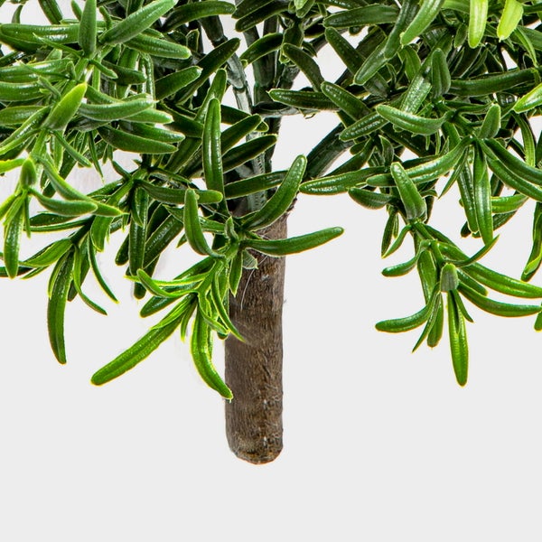 Künstlicher Zweig mit weißen Blüten und grünen Knospen.