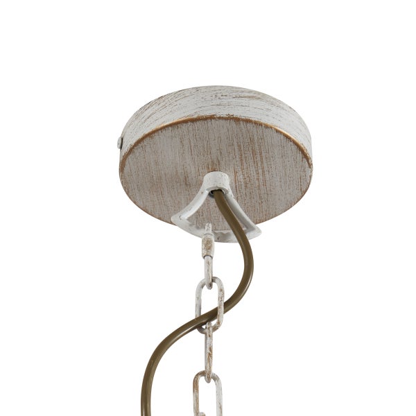 Detailansicht der Deckenbefestigung einer Pendelleuchte mit Kette