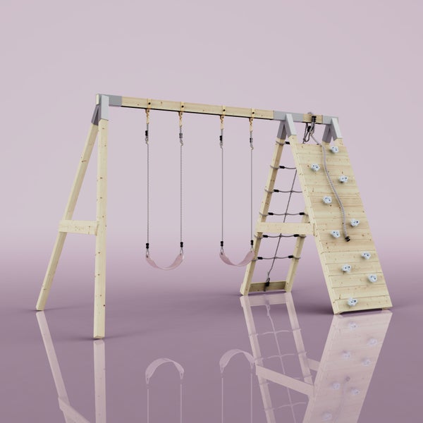 Klettergerüst aus Holz mit zwei Schaukeln, einer Kletterwand mit Griffen, einem Kletternetz und einem Seil.