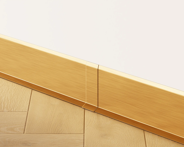 Holzsockelleiste an einer Wand