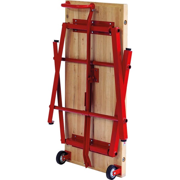 Zusammengeklappter Werkzeugtisch mit Holzplatte und rotem Metallgestell auf Rollen