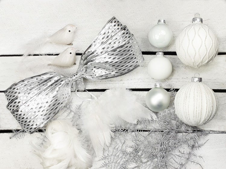 Geschmückter künstlicher weihnachtsbaum mit 90 Stk Kugeln SCHNEEKÖNIGIN  150 cm mit Metallständer