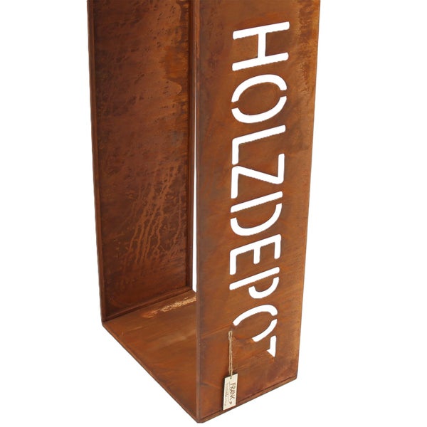 Kaminholzregal aus Metall in Edelrostoptik mit ausgestanztem Schriftzug HOLZDEPOT und Markenschild