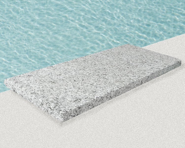 Wohnrausch Granit Poolumrandung Beckenrandstein SILVER GRANIT, 61 x 30 x 3 cm, 1 Rundkante, geflammt, weiß, hellgrau
