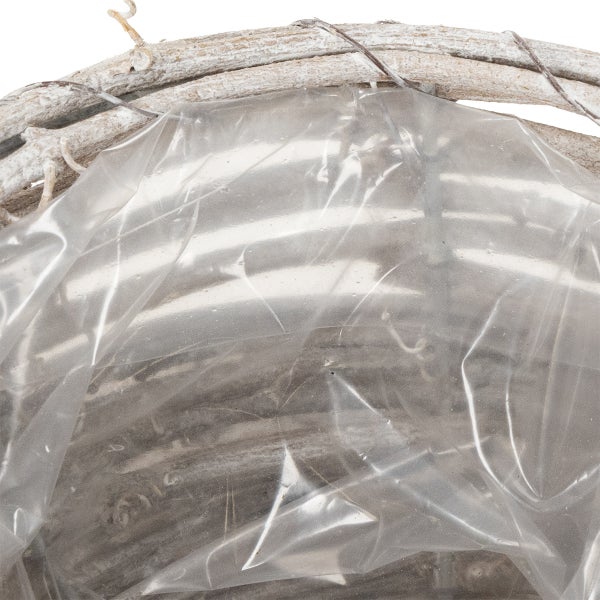 Detailansicht eines Pflanzgefäßes mit Kunststofffolie