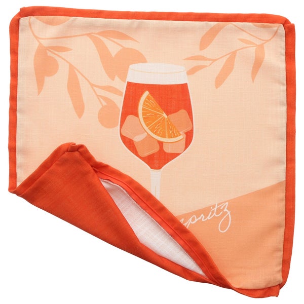 Kissenhülle in Orange aus Stoff mit Spritz-Cocktail-Motiv, Zweigen und Reißverschluss.