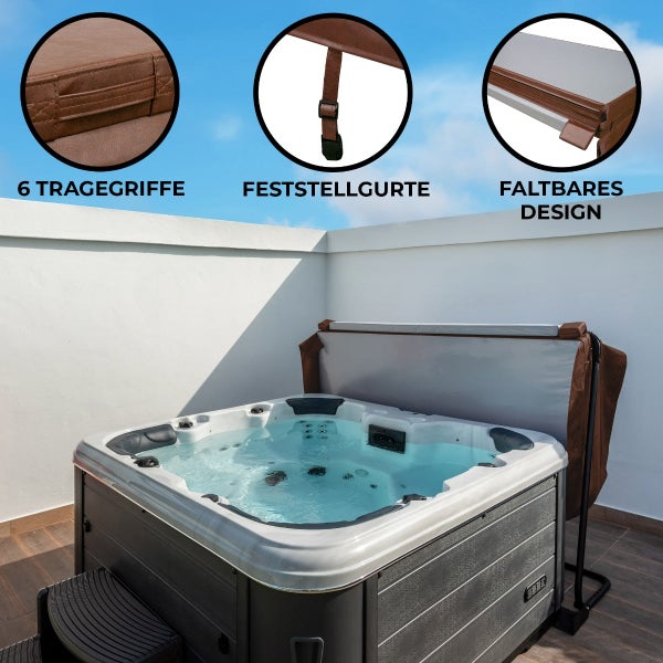 Gartensitzgruppe mit Tisch, zwei Stühlen und Kissen auf einer Holzterrasse