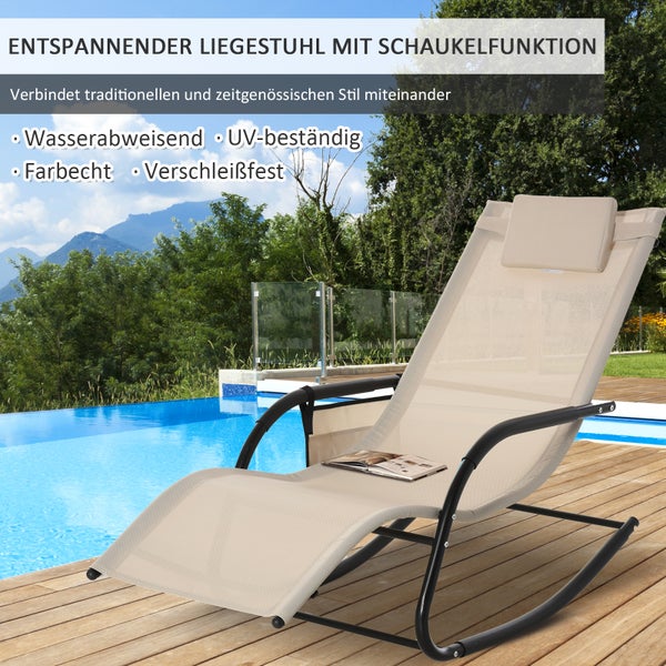 Moderner Schaukel-Liegestuhl für den Garten mit Kopfstütze, beige-farbenem Gewebe und schwarzem Metallrahmen auf einer Terrasse am Pool.