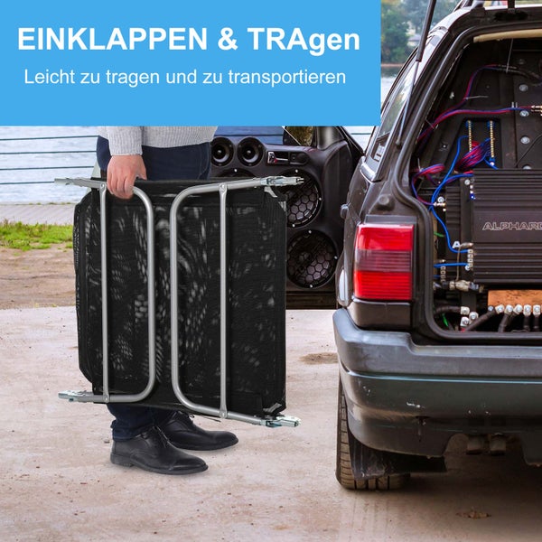 Schlafzimmer mit grüner Blättertapete, Bett und offener Tür