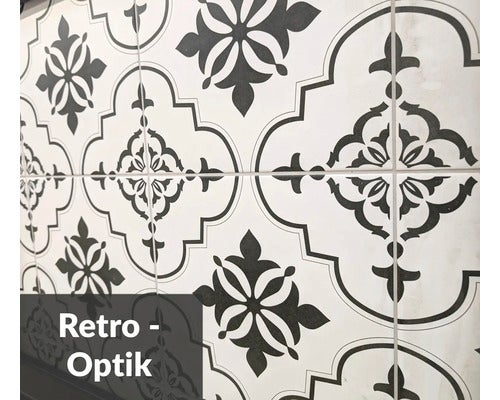 Fliesenwand im Retro Look mit dekorativen Motiven