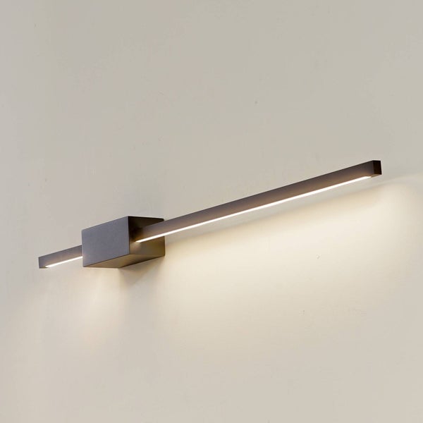 Moderne LED-Wandleuchte in Stabform, Metall, mit integriertem Leuchtmittel, schwarz.