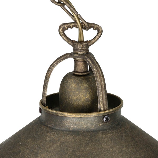 Nahaufnahme einer Pendelleuchte im Vintage-Design mit Kettenaufhängung.
