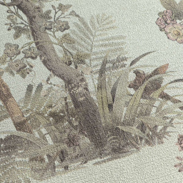 Strukturierte Tapete mit botanischem Waldmotiv und floralen Elementen im Vintage Stil